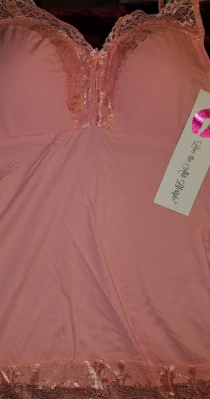 Pin-up lace Camisole - Picture 5 of 7